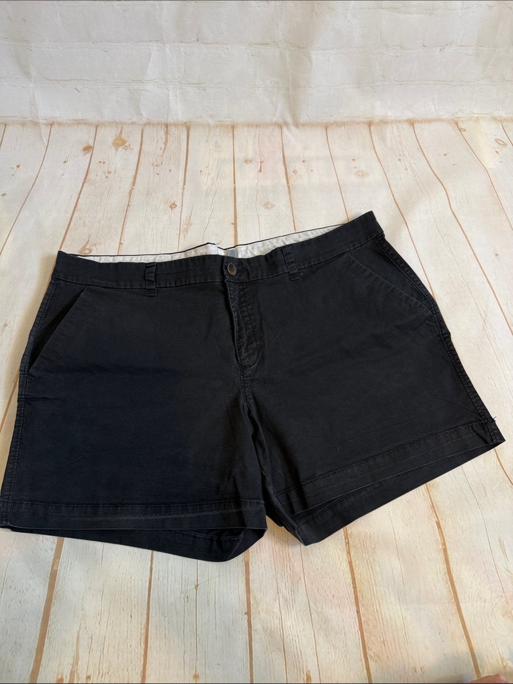 Old Navy Classic Women's Black Cotton Chino 5" Shorts 16